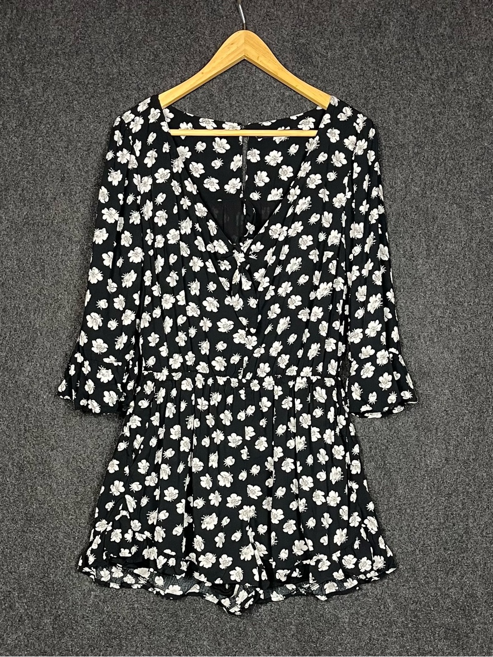 Abercrombie & Fitch Black Floral Flutter Sleeve Romper Size Medium